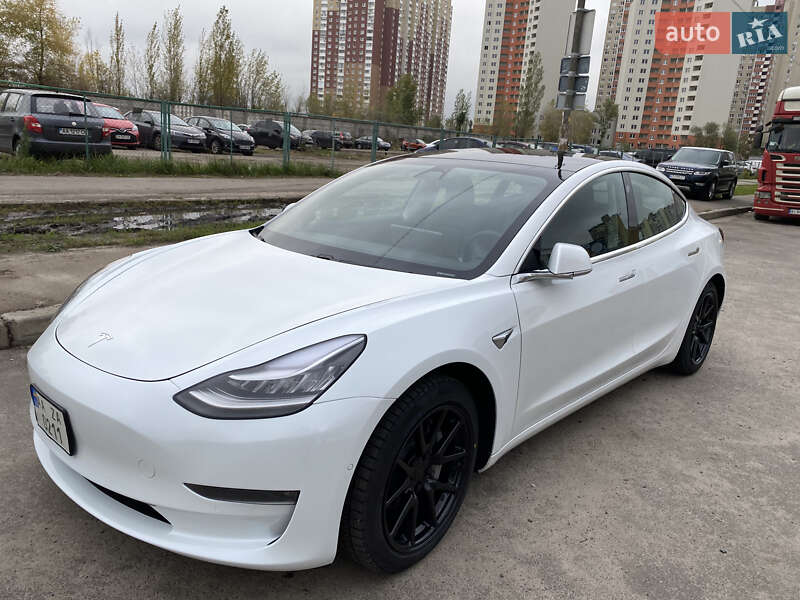 Седан Tesla Model 3 2020 в Києві