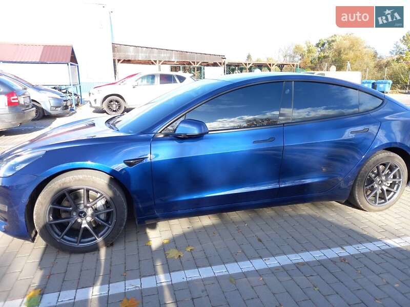 Tesla Model 3 2020