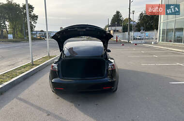 Седан Tesla Model 3 2021 в 