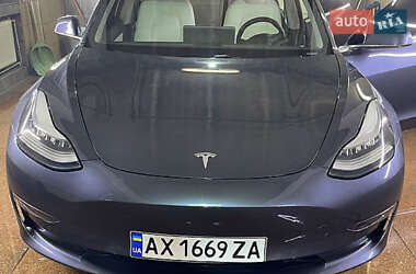 Седан Tesla Model 3 2019 в 