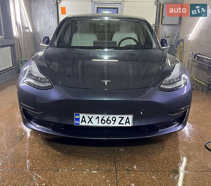 Седан Tesla Model 3 2019 в Львові