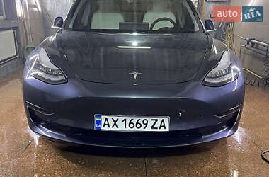 Седан Tesla Model 3 2019 в 
