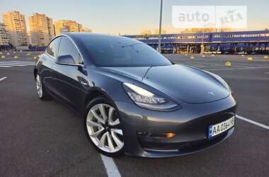 Седан Tesla Model 3 2020 в Киеве