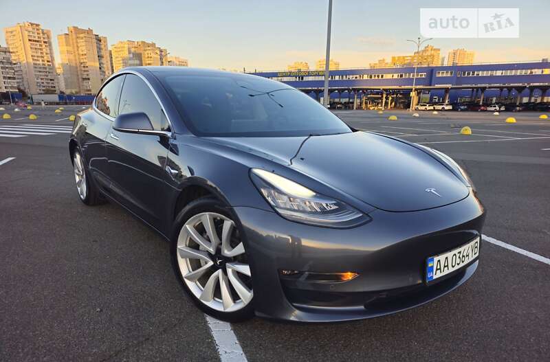 Седан Tesla Model 3 2020 в Києві