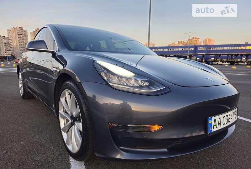 Седан Tesla Model 3 2020 в Києві