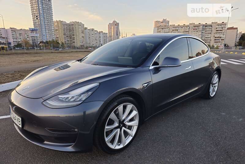 Седан Tesla Model 3 2020 в Києві