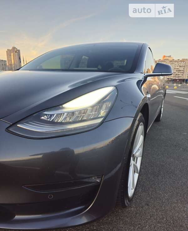 Седан Tesla Model 3 2020 в Києві