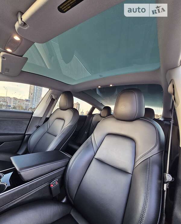 Седан Tesla Model 3 2020 в Києві