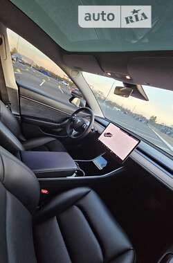 Седан Tesla Model 3 2020 в Киеве