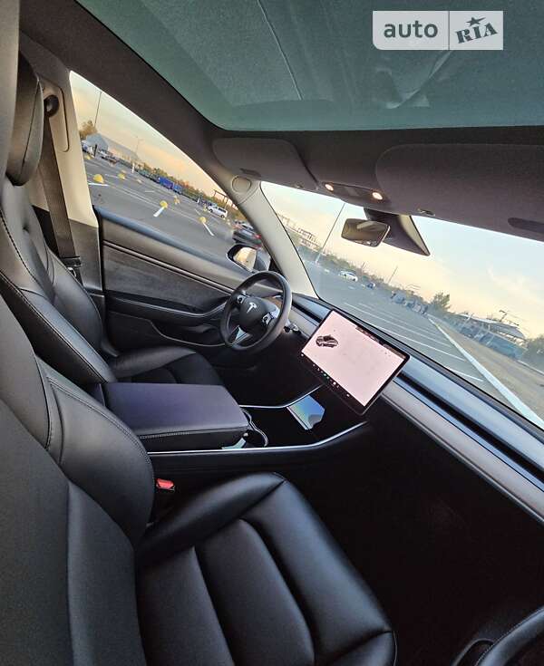 Седан Tesla Model 3 2020 в Києві