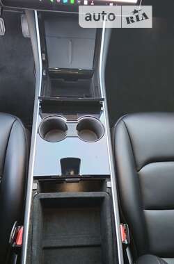 Седан Tesla Model 3 2020 в Киеве