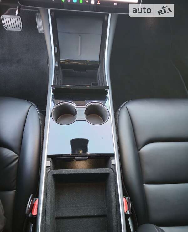 Седан Tesla Model 3 2020 в Києві