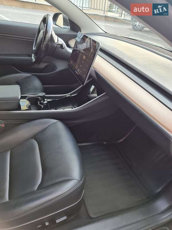 Седан Tesla Model 3 2018 в Киеве