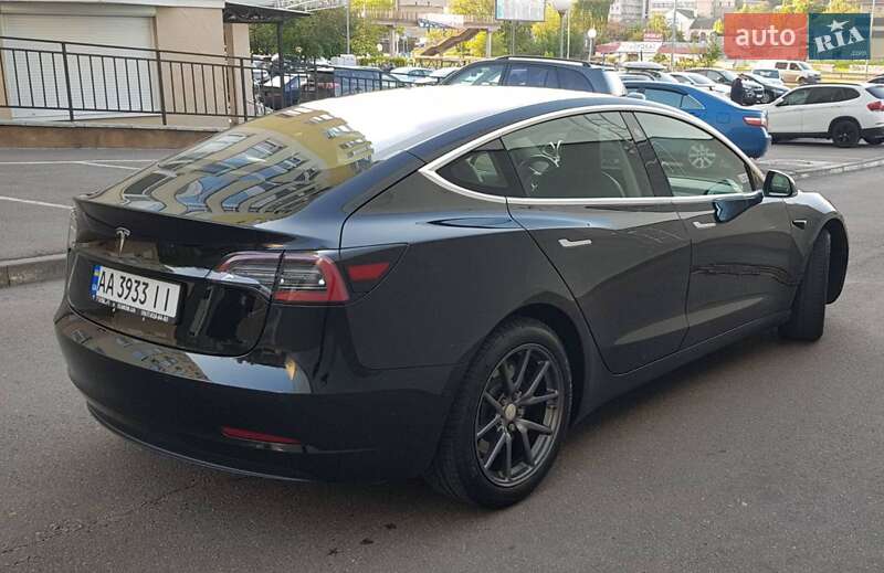 Седан Tesla Model 3 2018 в Киеве