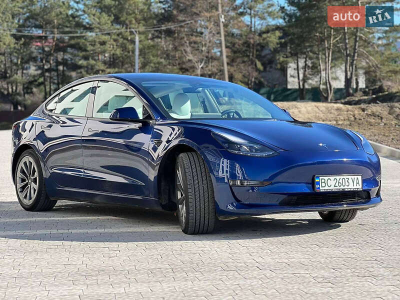 Седан Tesla Model 3 2022 в Львове