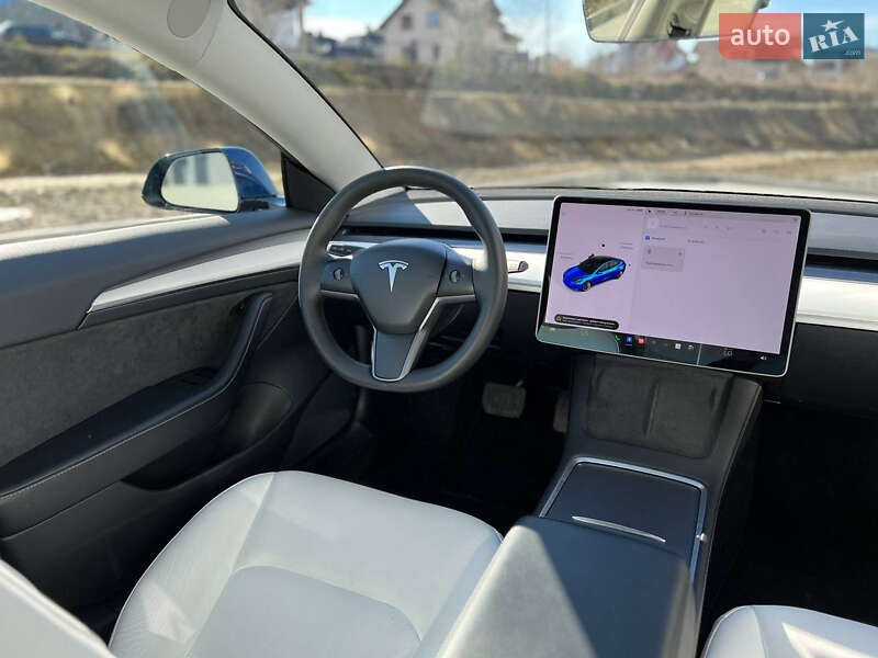Седан Tesla Model 3 2022 в Львове