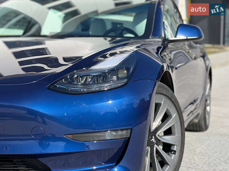 Седан Tesla Model 3 2022 в Львове