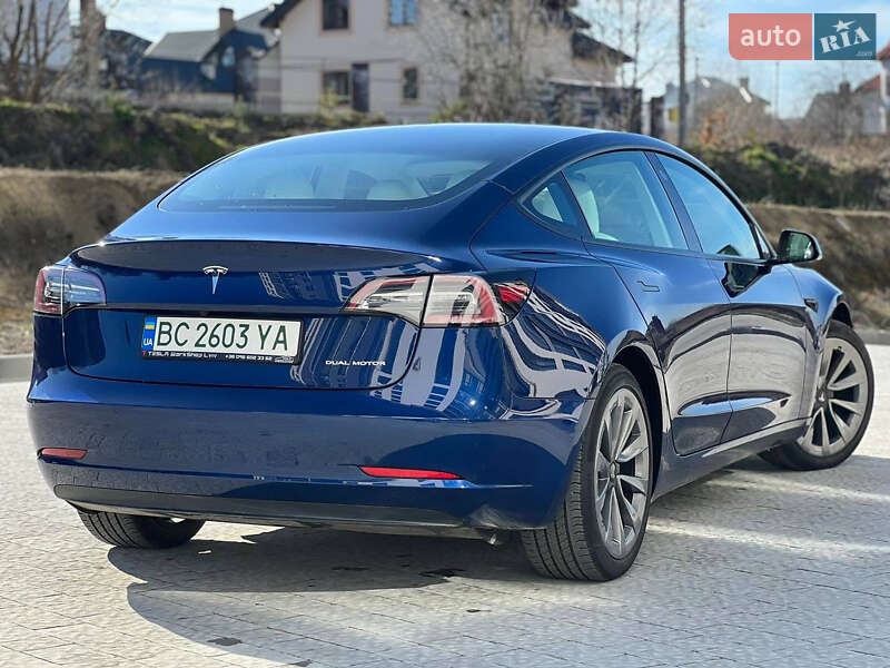 Седан Tesla Model 3 2022 в Львове