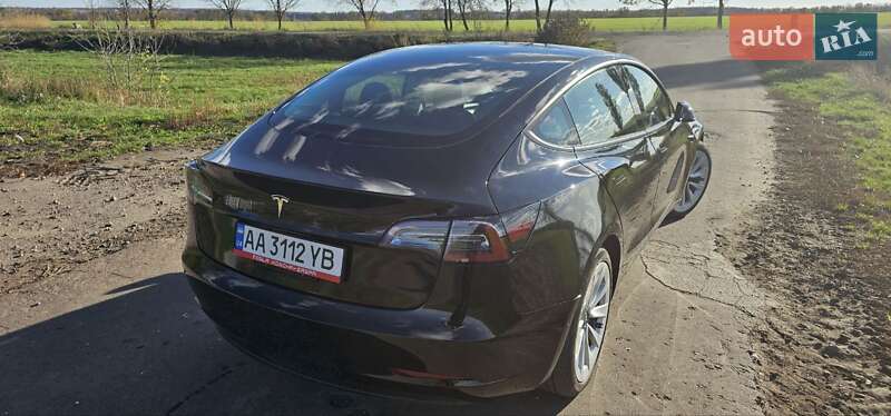 Седан Tesla Model 3 2022 в Киеве