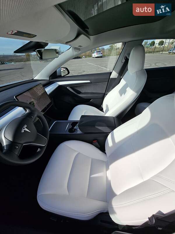 Седан Tesla Model 3 2022 в Вінниці