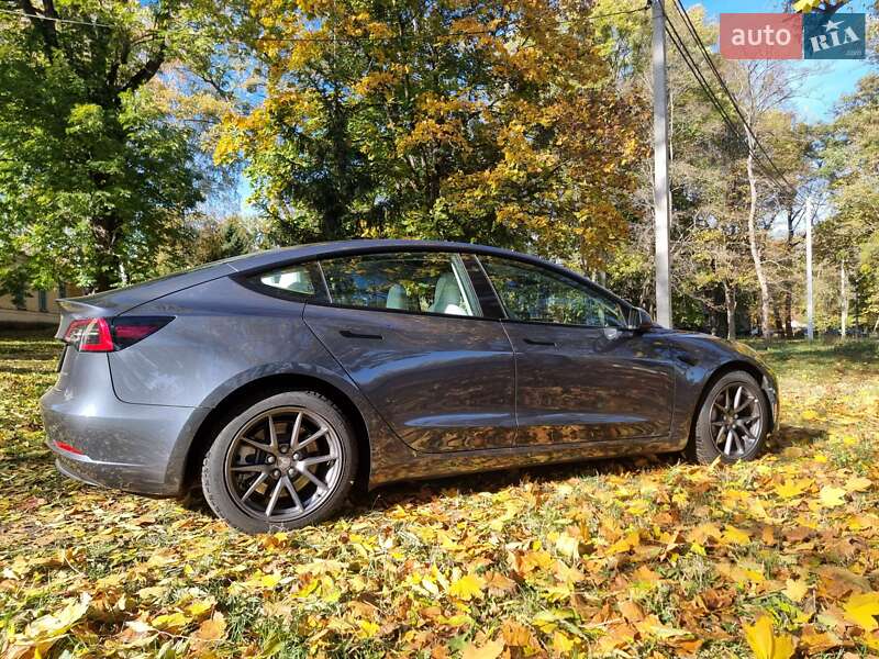 Седан Tesla Model 3 2022 в Вінниці
