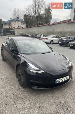 Седан Tesla Model 3 2019 в Львове