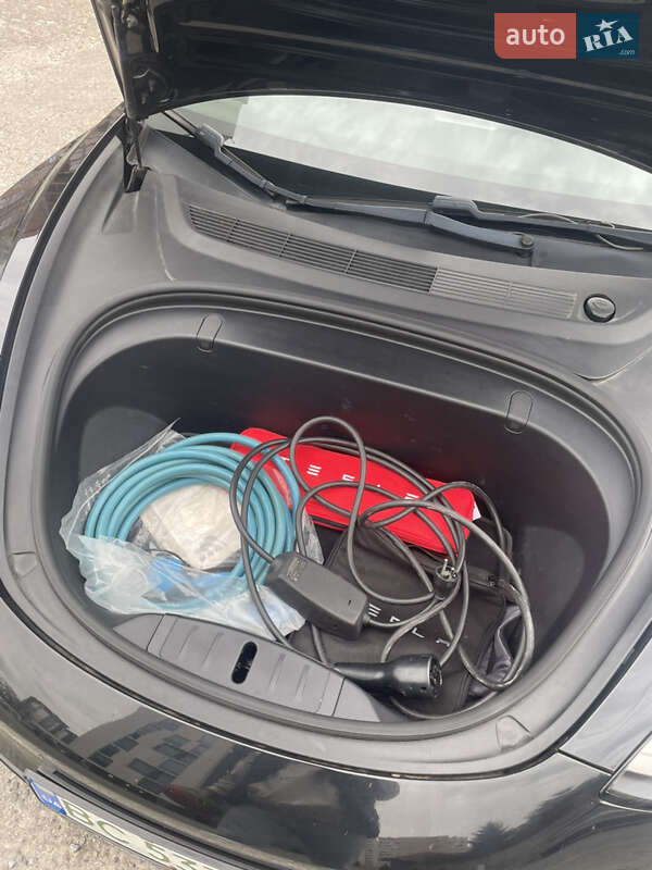 Седан Tesla Model 3 2019 в Львове