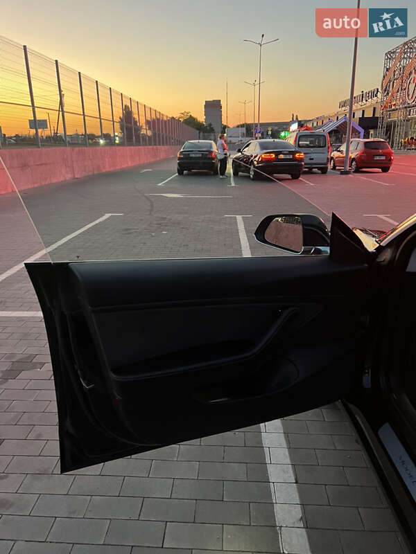 Седан Tesla Model 3 2018 в Первомайске