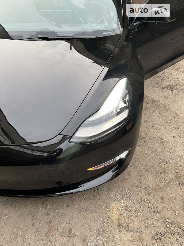 Седан Tesla Model 3 2020 в Івано-Франківську