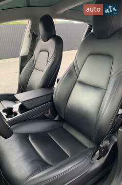 Седан Tesla Model 3 2019 в Калуше