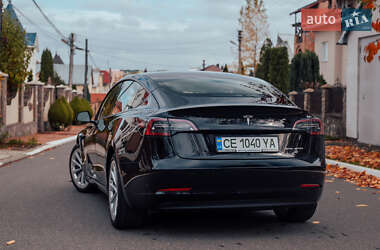 Седан Tesla Model 3 2022 в Чернівцях