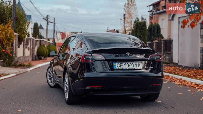 Седан Tesla Model 3 2022 в Чернівцях