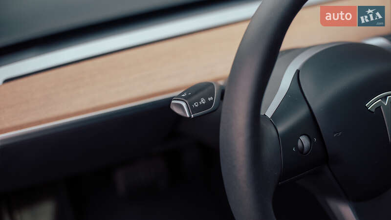 Седан Tesla Model 3 2022 в Чернівцях