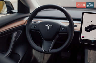 Седан Tesla Model 3 2022 в Чернівцях