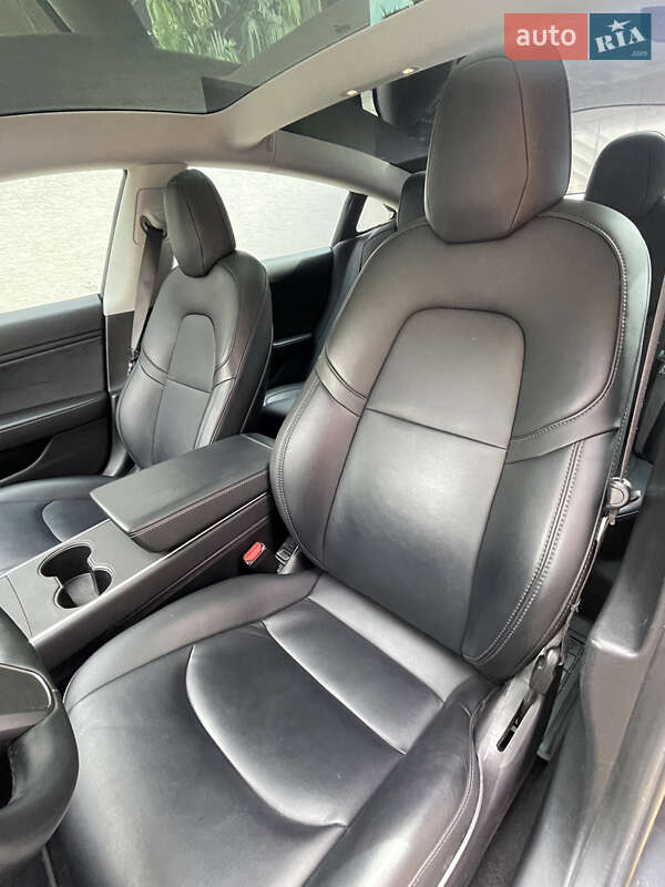 Седан Tesla Model 3 2018 в Одессе