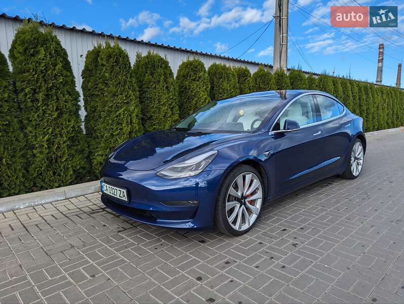 Седан Tesla Model 3 2018 в Черкассах