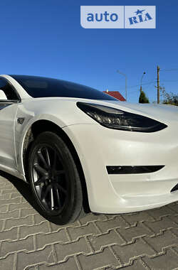 Седан Tesla Model 3 2018 в Надворной