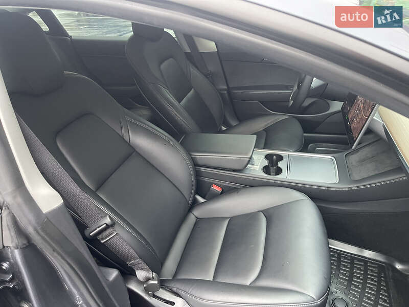 Седан Tesla Model 3 2021 в Киеве