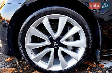 Седан Tesla Model 3 2019 в Киеве