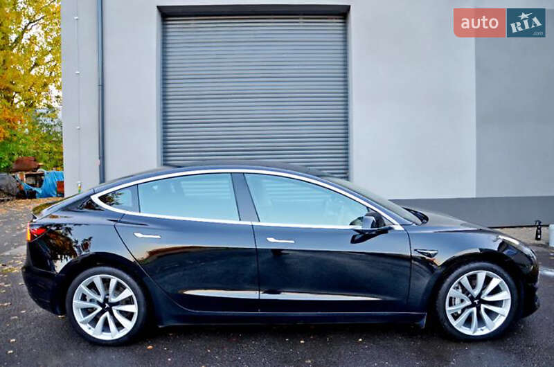 Седан Tesla Model 3 2019 в Киеве