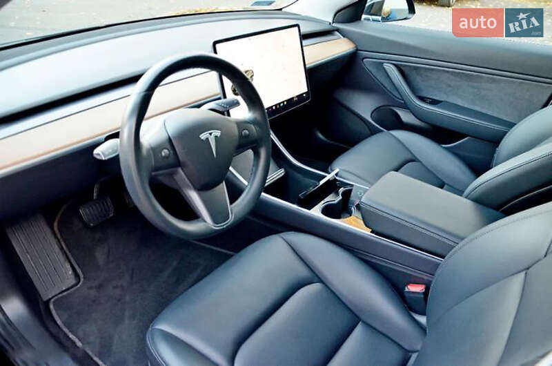 Седан Tesla Model 3 2019 в Киеве
