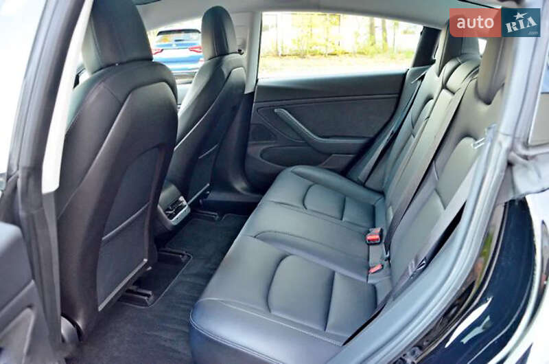 Седан Tesla Model 3 2019 в Киеве