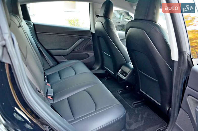 Седан Tesla Model 3 2019 в Киеве