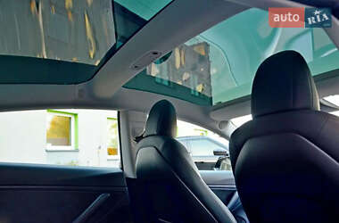 Седан Tesla Model 3 2019 в Киеве