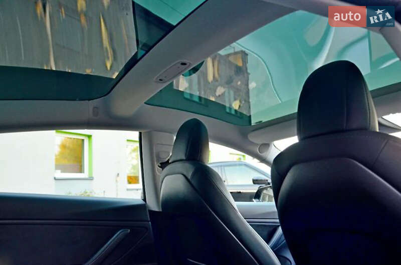 Седан Tesla Model 3 2019 в Киеве