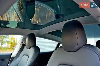 Седан Tesla Model 3 2019 в Киеве