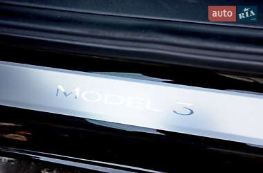 Седан Tesla Model 3 2019 в Киеве
