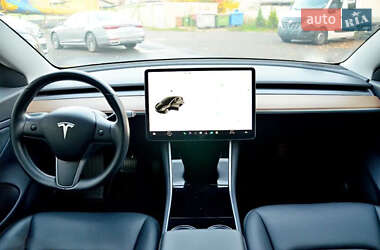 Седан Tesla Model 3 2019 в Киеве