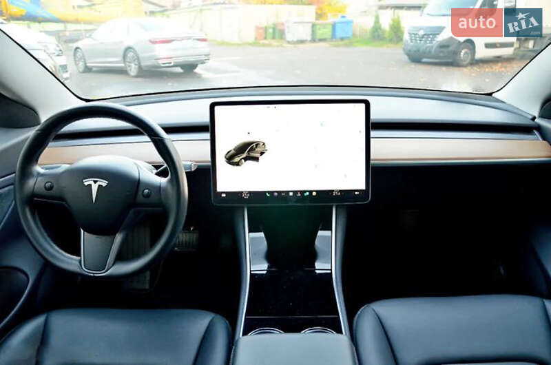 Седан Tesla Model 3 2019 в Киеве