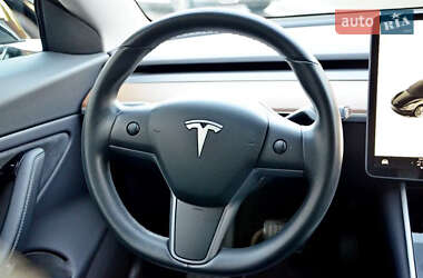 Седан Tesla Model 3 2019 в Киеве